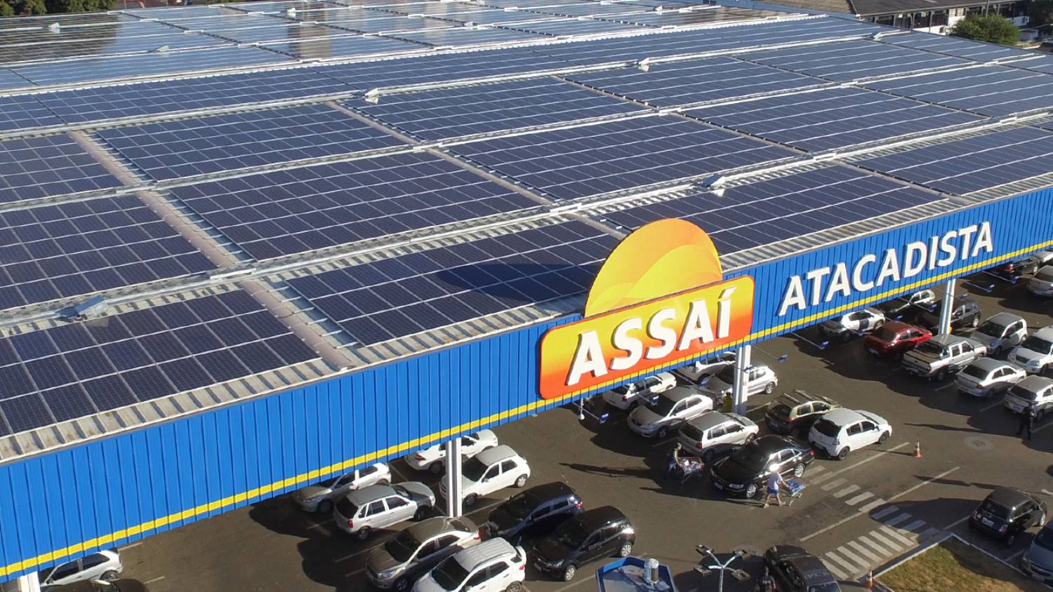 imagem Case de sucesso de empresa sustentável: conta de energia em baixa na Rede Assaí