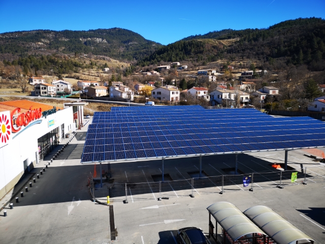 Exemplos de Carport Solar da GreenYellow no supermercado Casino, França